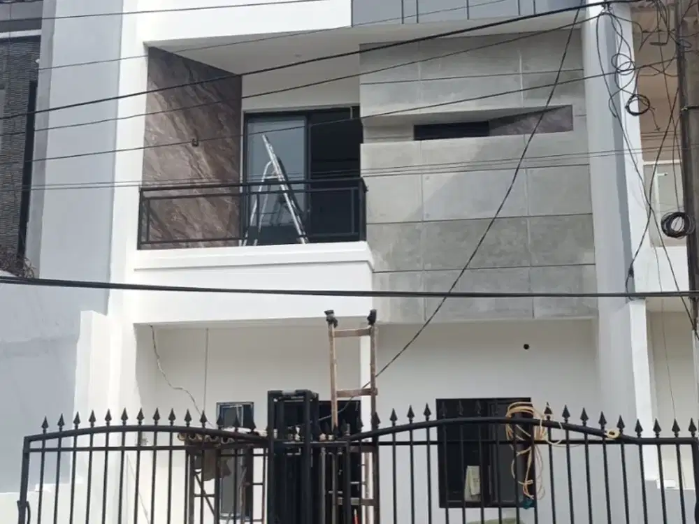 DIJUAL RUMAH BARU MINIMALIS 3 LANTAI HADAP BARAT LAUT DI CITRA GARDEN 3