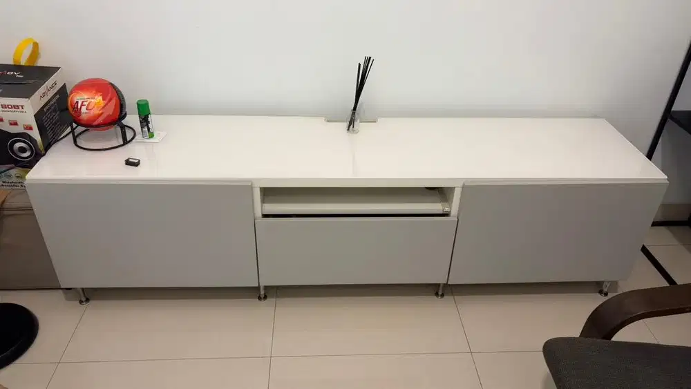 Meja TV Ikea lokasi di bsd