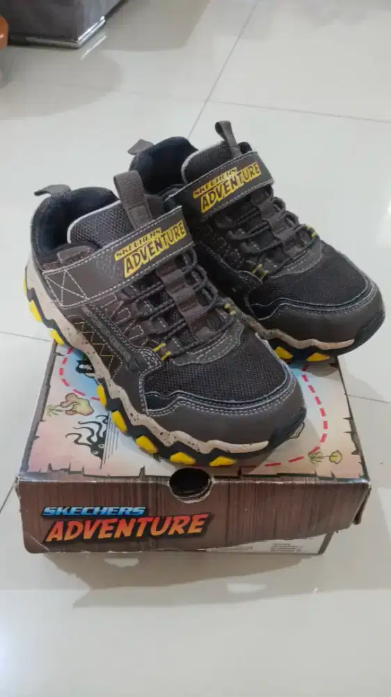 Sepatu anak skechers adventure