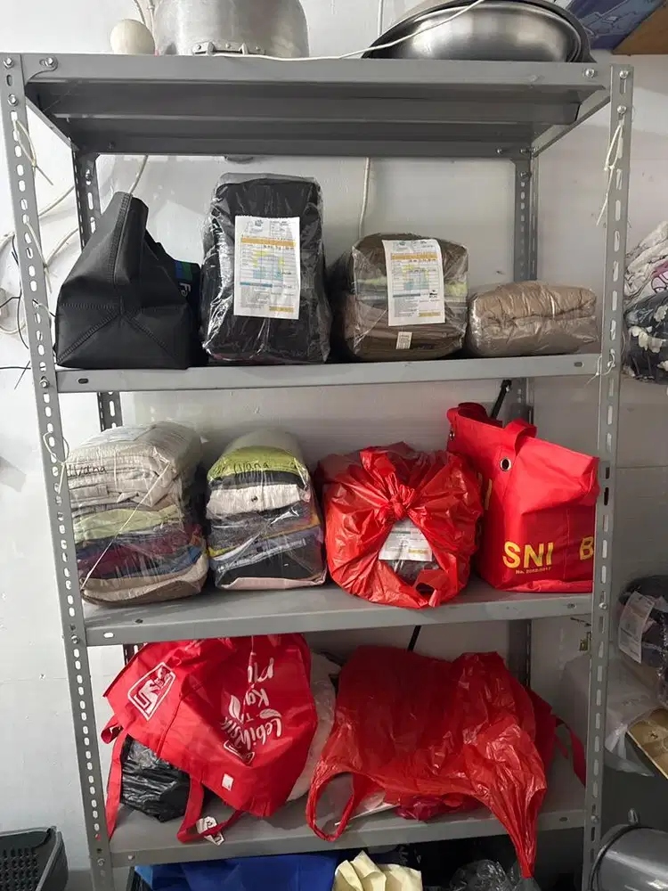 Rak baju besi masih bagus 5 tingkat