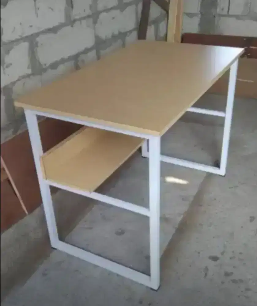 Meja kerja di lengkapi rak buku (custom)