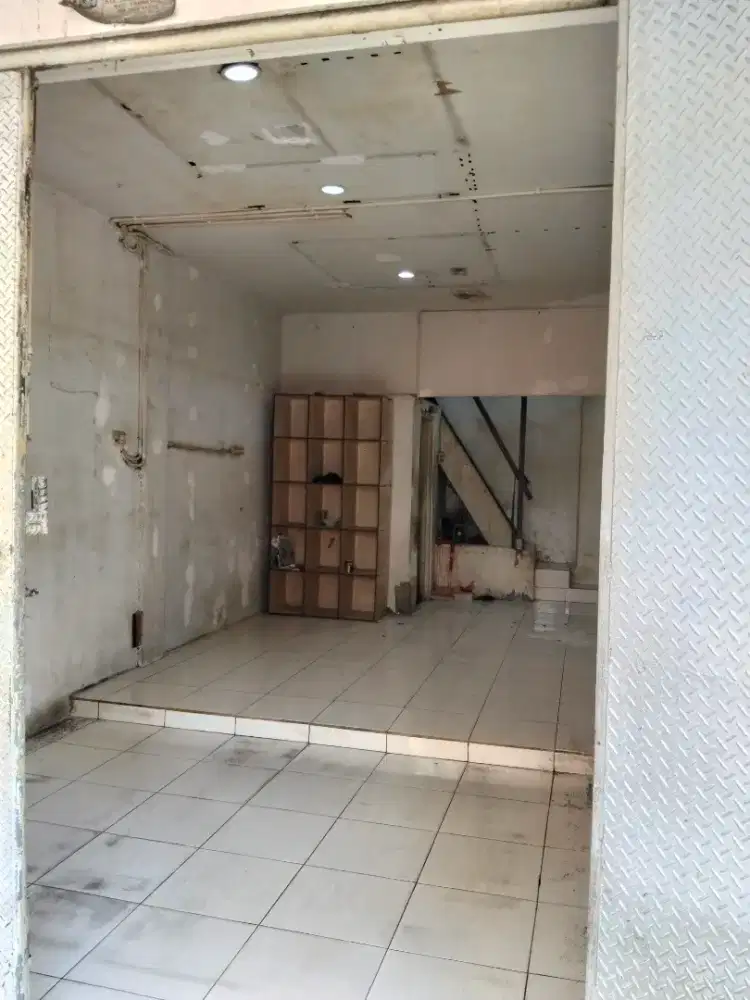 Disewakan Kios 2 lt. Strategis