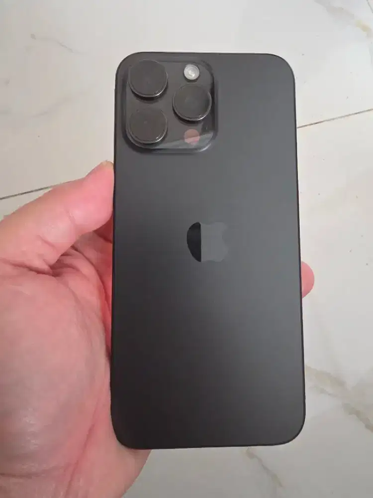 Di Jual Iphone  15 Pro Max 256 black phantom mulus batangan Baypass