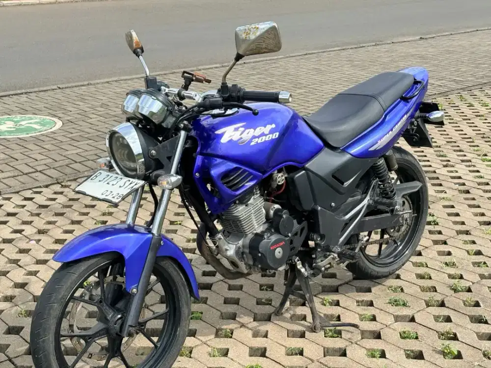 Honda Tiger 2000 Biru