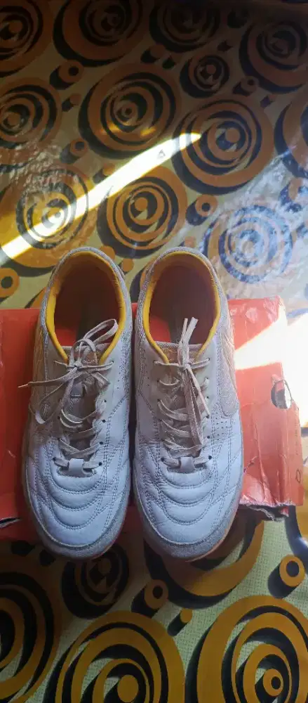 Sepatu futsal ortuseight original... Ukuran 40 gedek