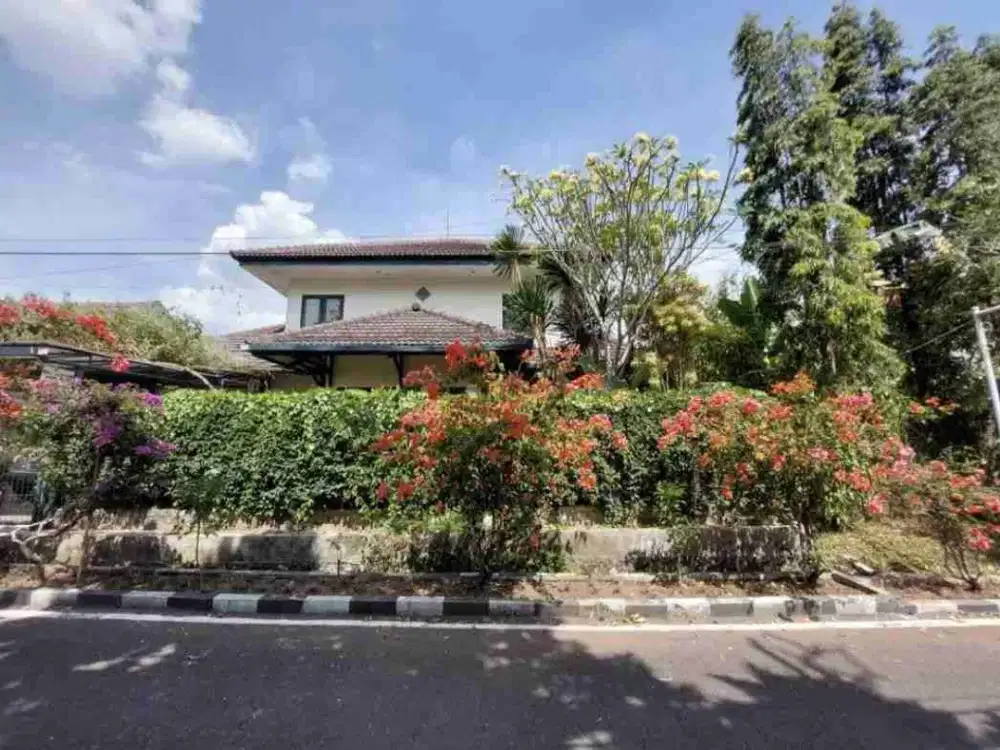 dijual villa eksotis dan klasik di Tlogomas Malang Jawa Timur Indonesia
