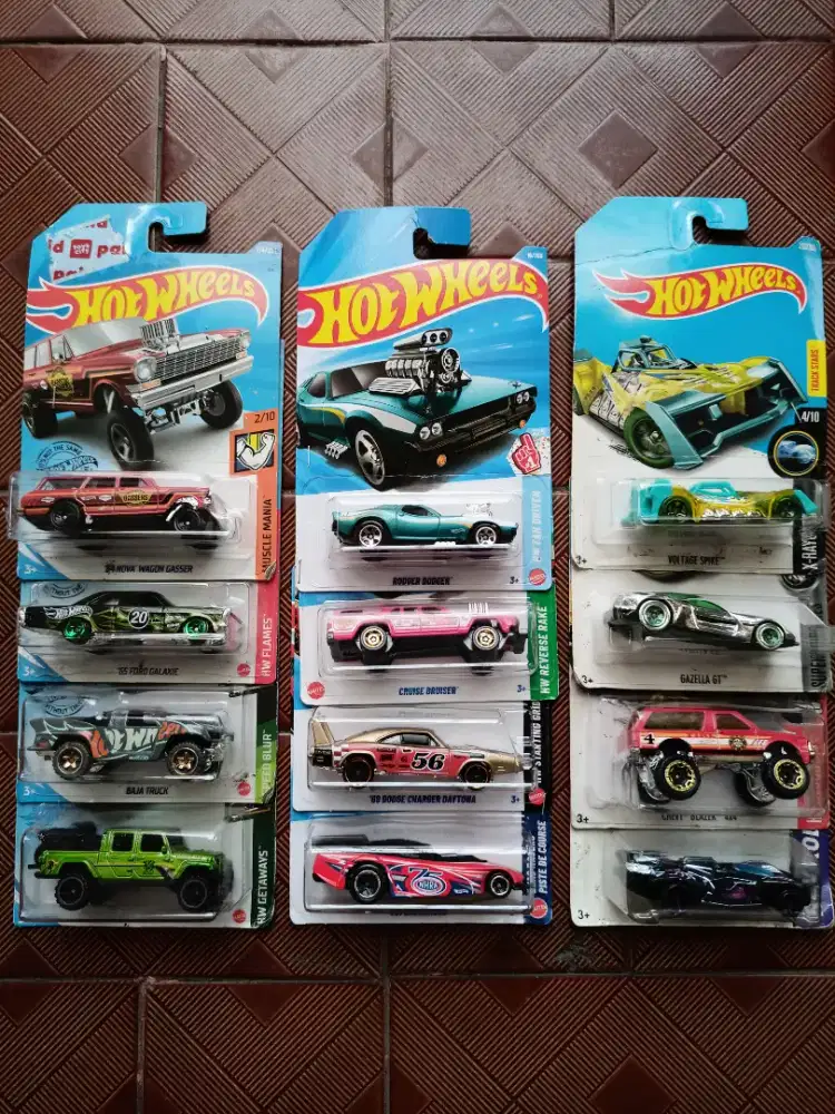 Koleksian Miniatur Mobil HOT WHEELS