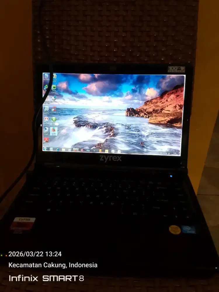 Laptop zyrex  no minus tinggal pake