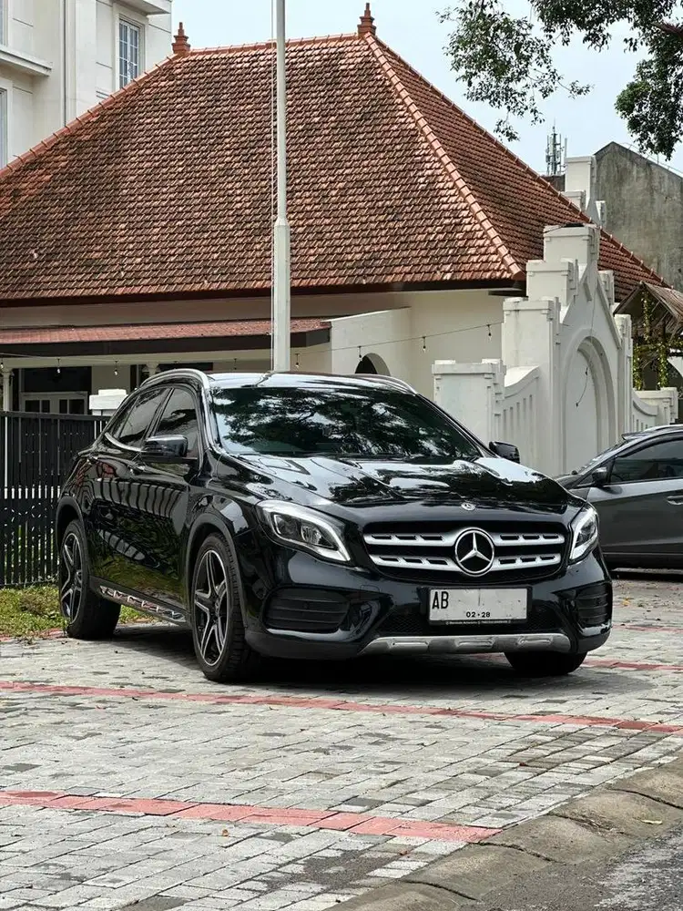Mercedes Benz GLA200 AMG Line