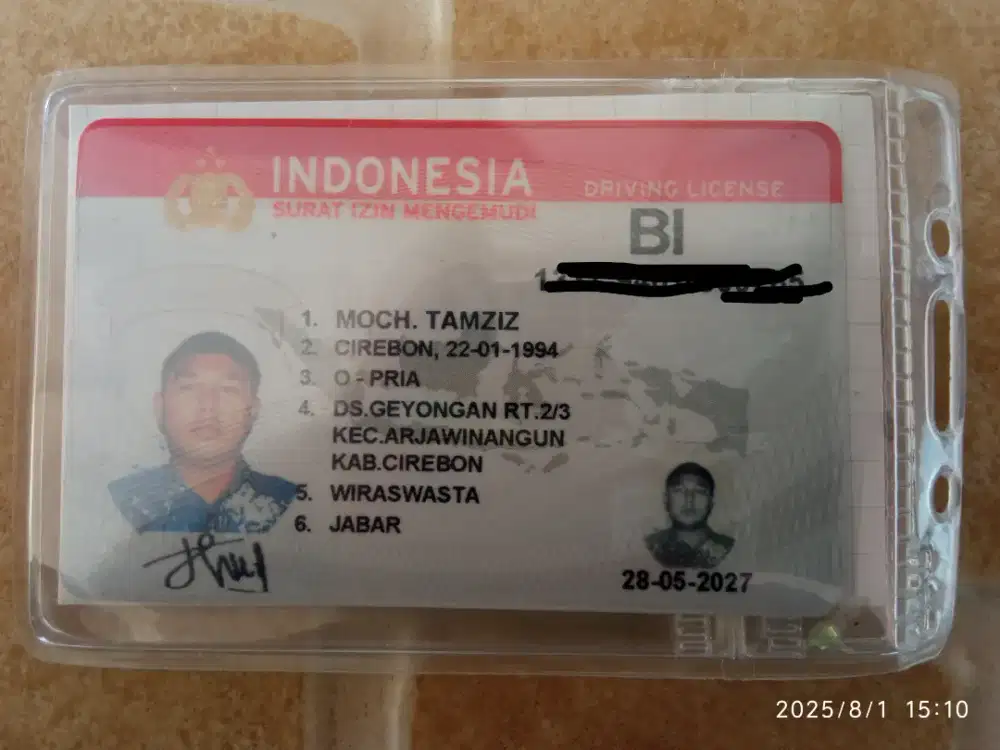 Sedang mencari kerja sebagai driver pengiriman barang.