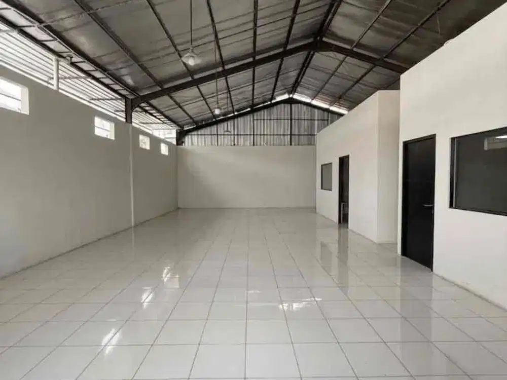 Dijual gedung bisa digunakan untuk kantor atau gudang