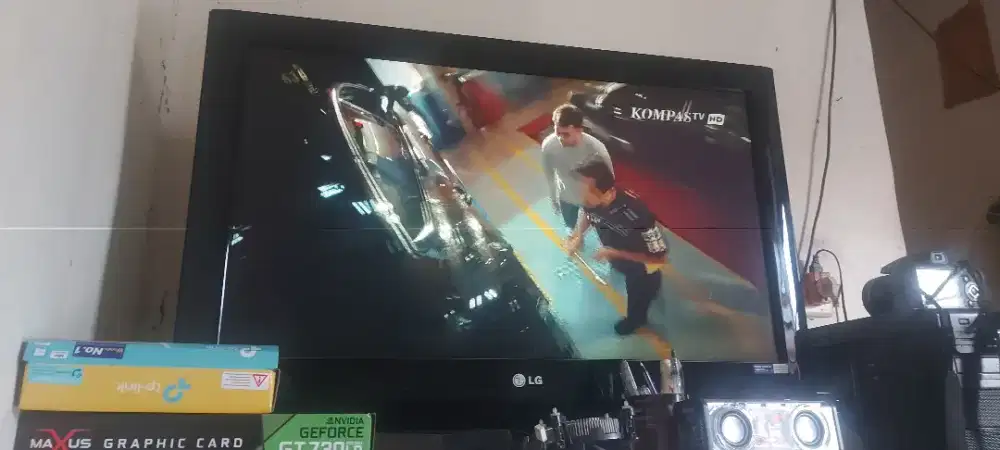 Tv LG 32 inci masih ok