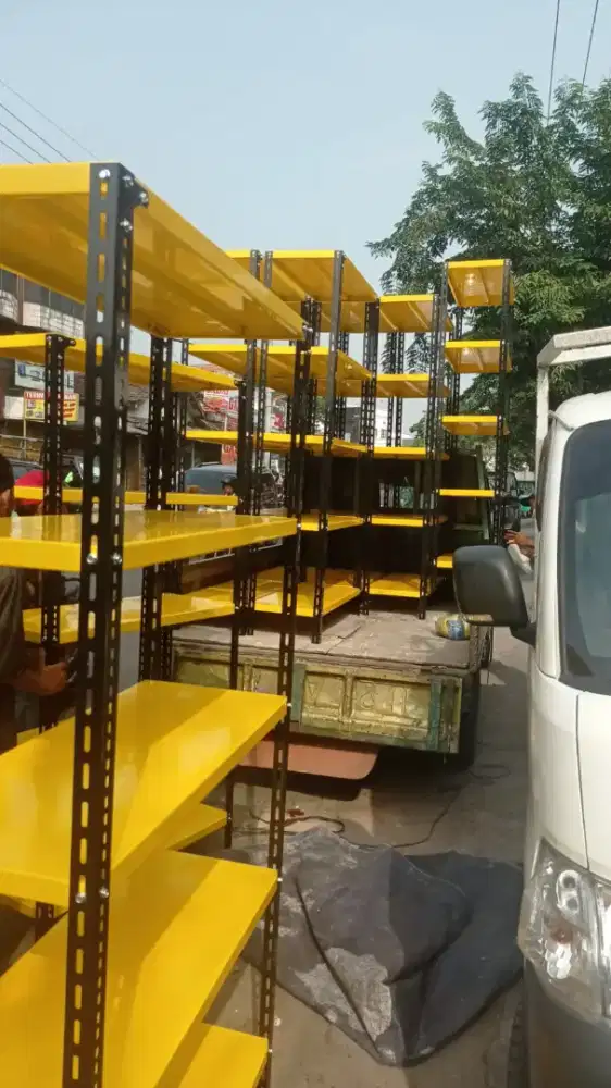 Rak besi rak gudang