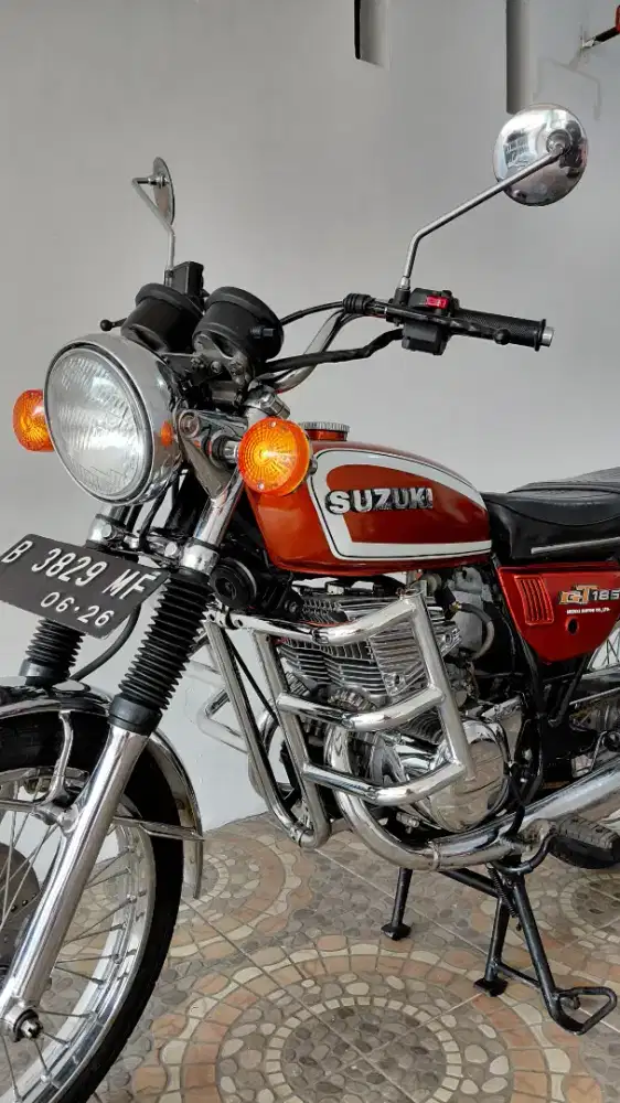 Suzuki GT 185 rare item