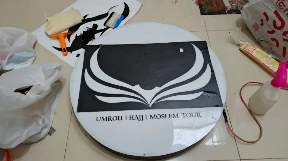 Sticker cutting unt neonbox plang papan nama reklame stiker logo