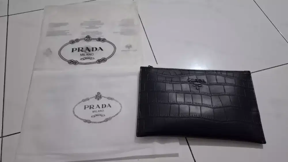 Clutch Prada Croco Hitam Leather