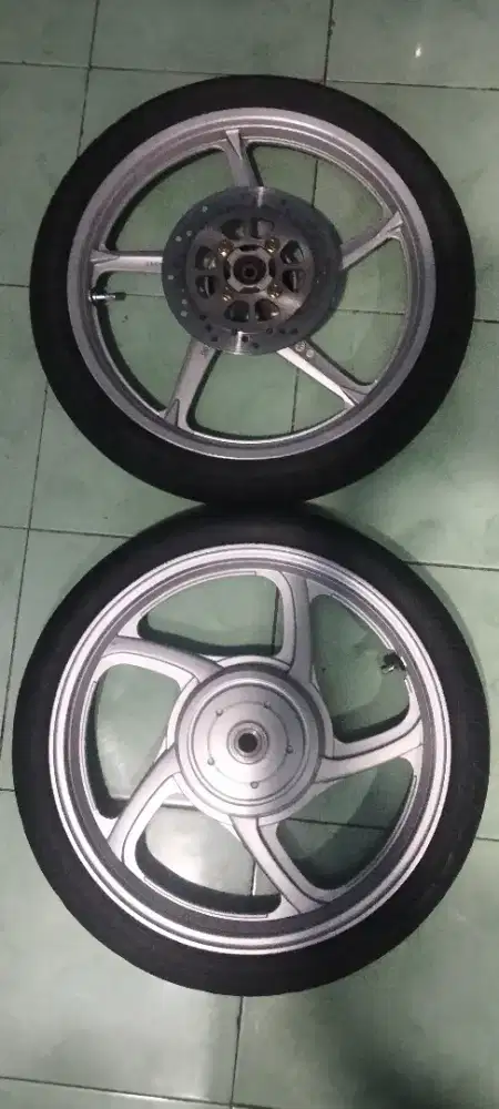 Velek nouvo bekas tinggal pakai + ban + piringan