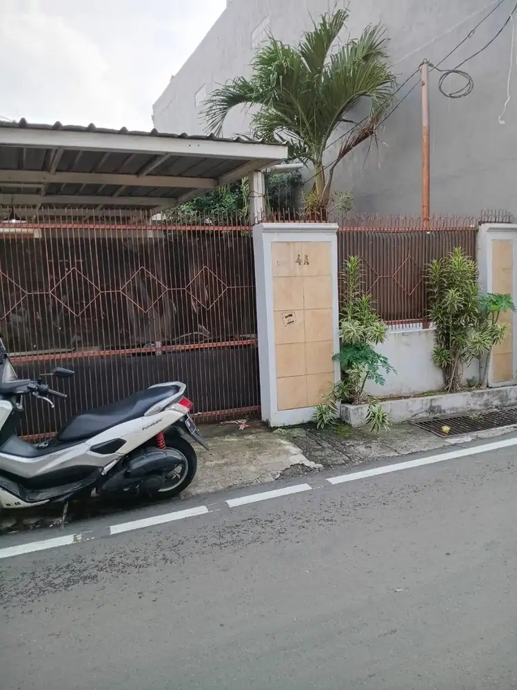 Rumah Pinggir Jalan Akses mudah
