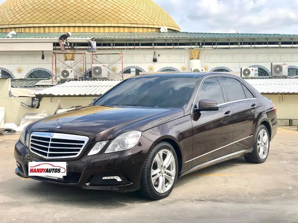Mercedes Benz E300 Avantgarde Panoramik Tahun 2010 Automatic Coklat