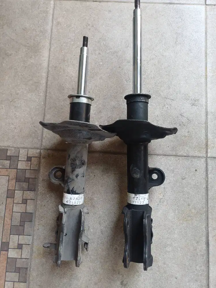 Shock depan dan head lamp avanza 2012