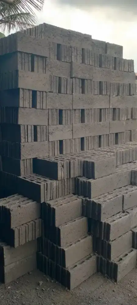 batako pres kuat harga murah 1.600 /pcs siap antar area cikang