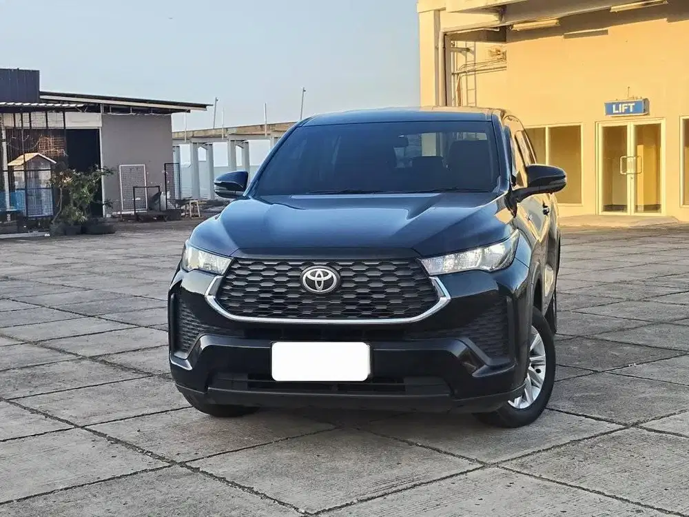 TOYOTA INNOVA ZENIX G HYBRID AT MATIC AUTOMATIC 2024 HITAM