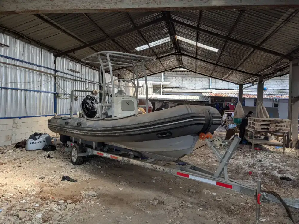 Kapal Speed Boat RIB Highfield OM590 Hypalon + Honda 115pk + trailer