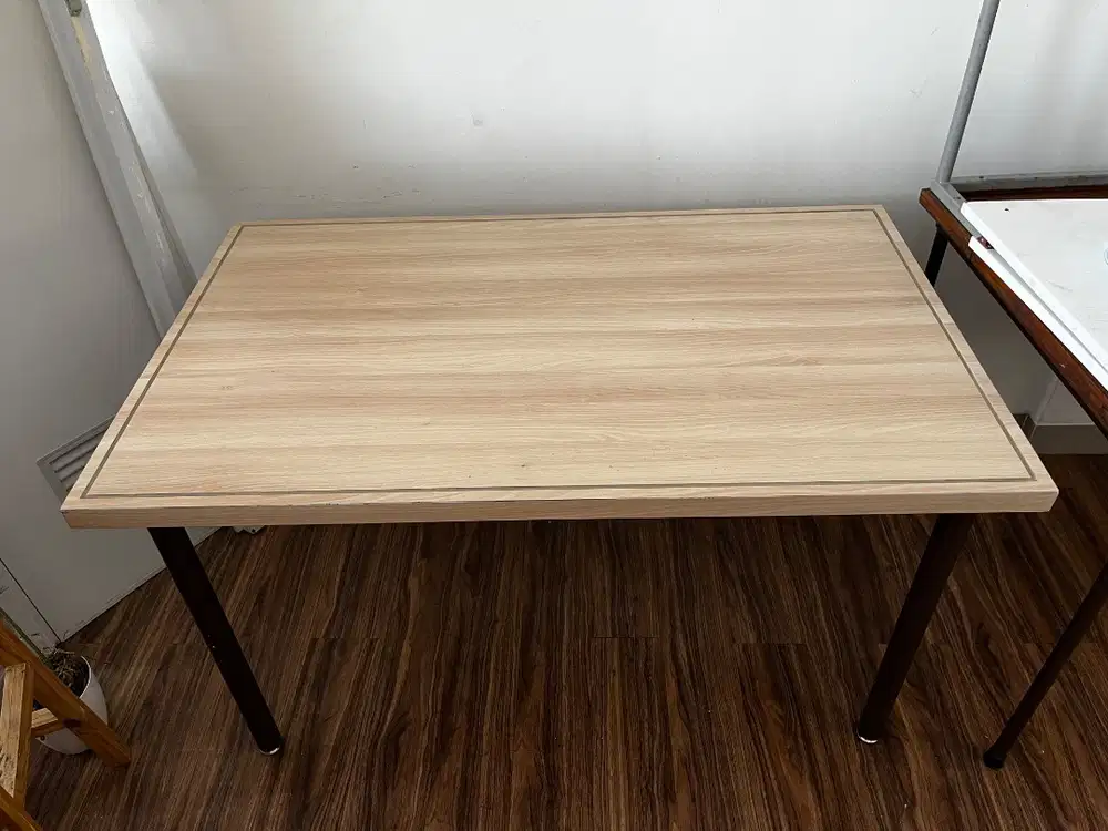 Meja Cafe Kayu Solid Lapis HPL (DIJUAL CEPAT)