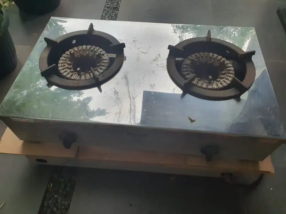 2 Kompor Restoran merek Rinai