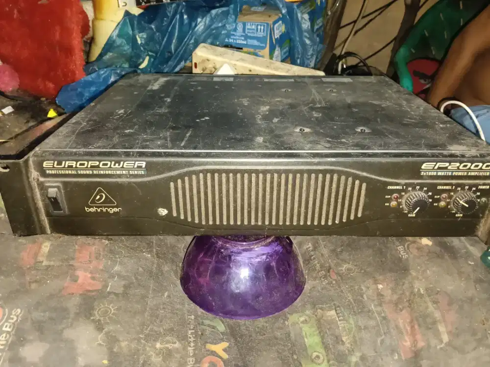 Power amplifier behringer ep2000