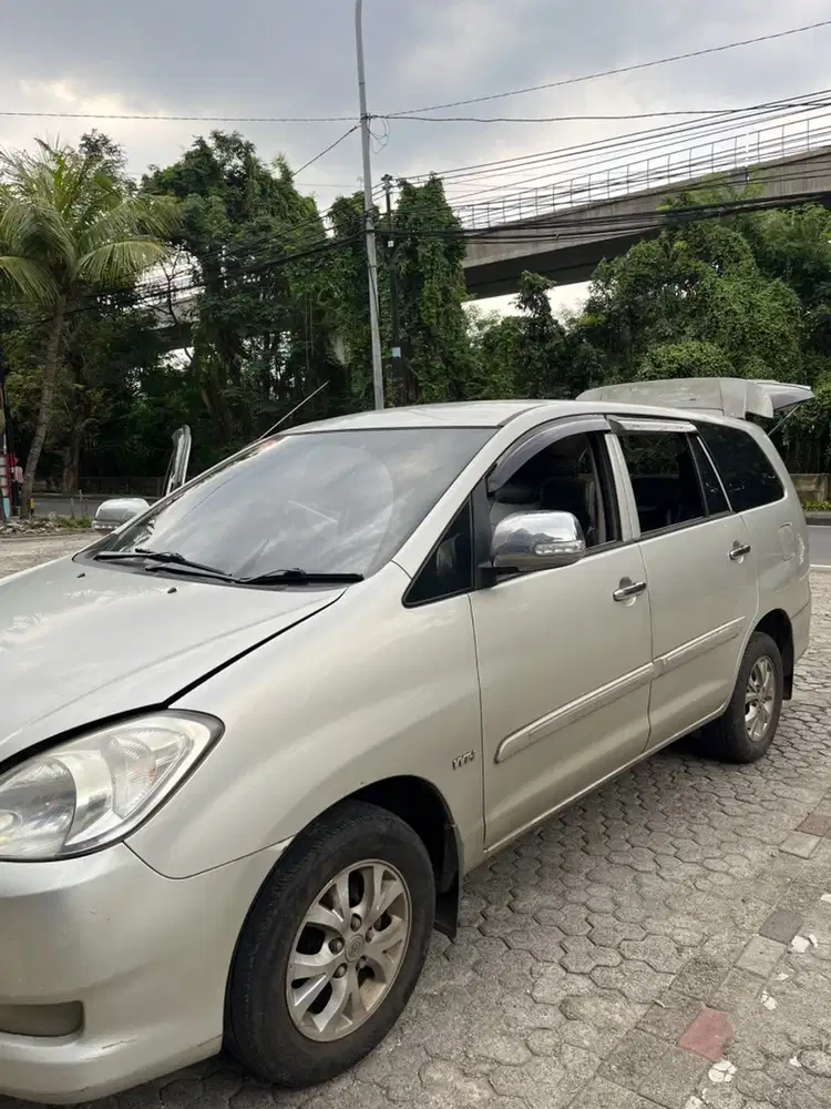 Toyota Kijang Innova 2011 Bensin