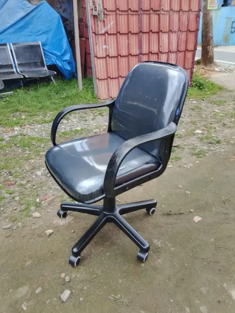 Kursi Kantor Manager Bekas