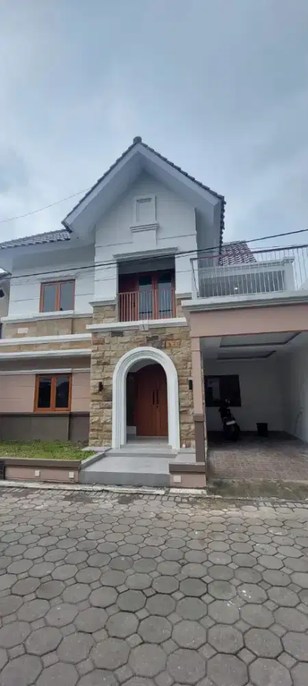 Dijual rumah dalam perumahan seturan dekat selokan Mataram Babarsari