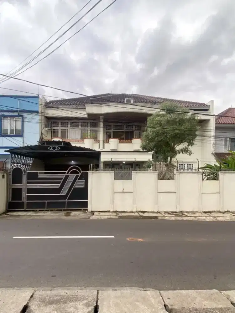 Rumah Cocok Untuk Usaha & Kantor di Bintaro, Jakarta Selatan