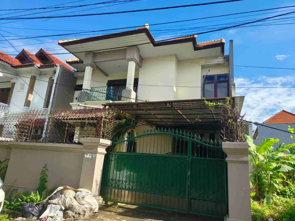 Rumah di jual 2 lantai SHM dan IMB lengkap luas 300 M2 lokasi strategis dekat bajra sandi Renon Debpasar