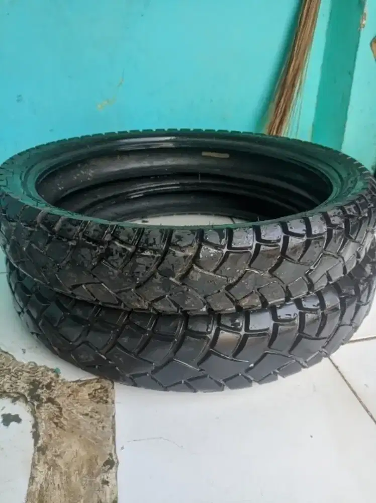 1 set Ban motor tubless bekas pakean Thunder 125 ring 18
