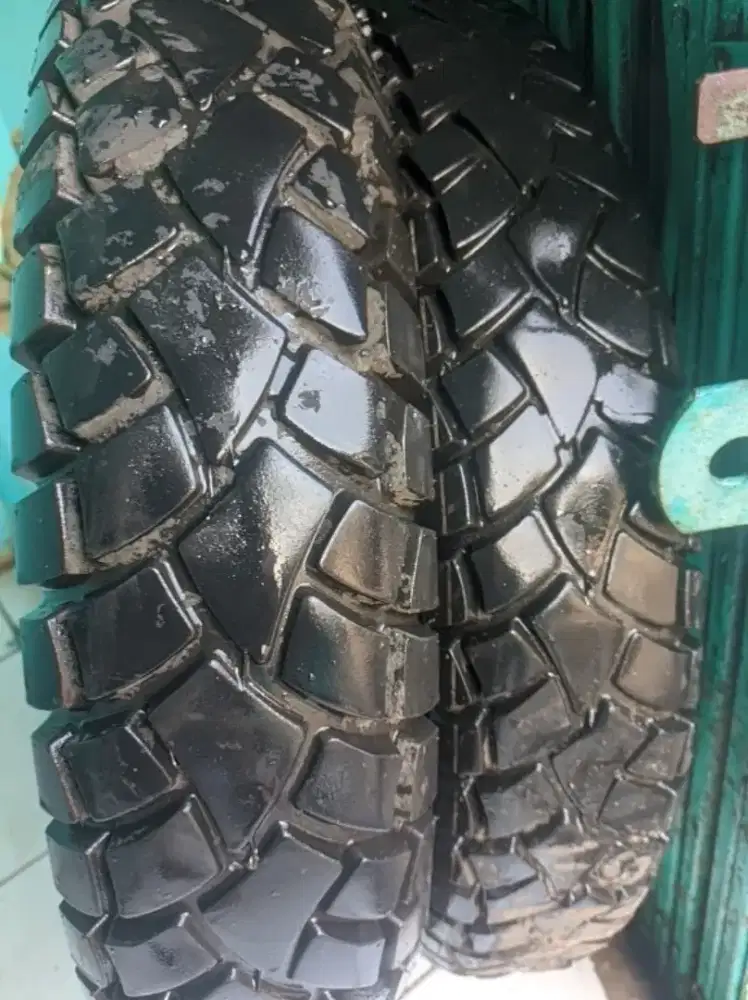 1 set Ban motor tubless bekas pakean Thunder 125 ring 18