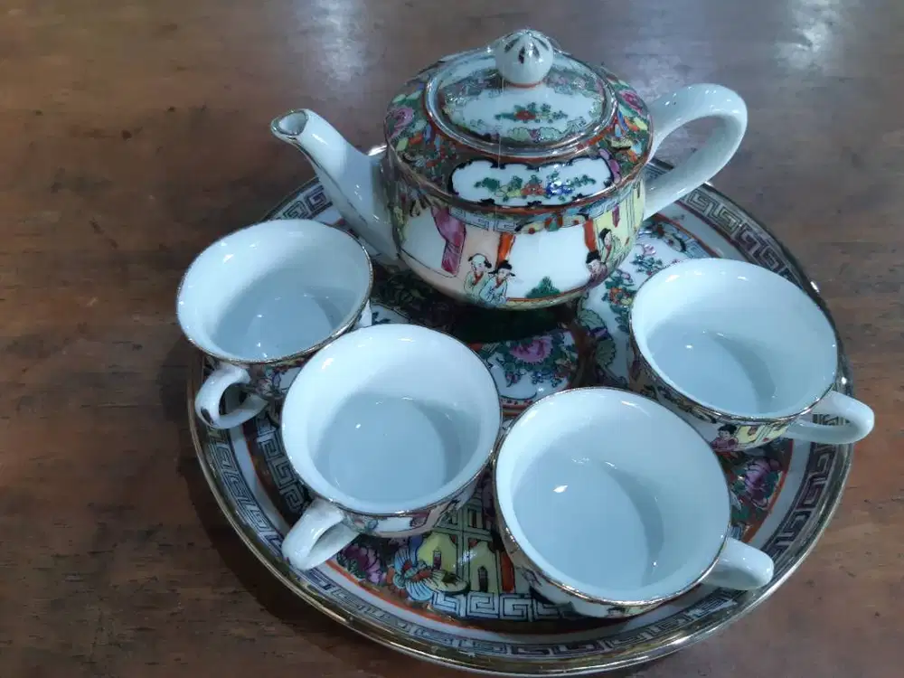 tea seat 1teko 4cangkir dan 1 lepek