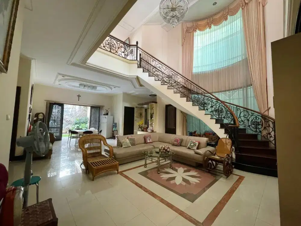 RUMAH BAGUS DAN TERAWAT , FURNISH DI MANYAR JAYA SURABAYA