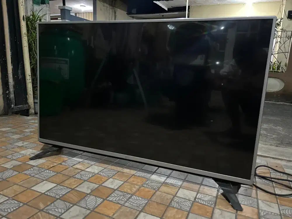 LG 43 Inch TV LED Bekas Layar redup