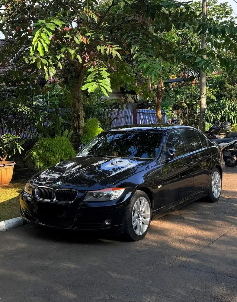 Dijual bmw e90 lci 320i 2011