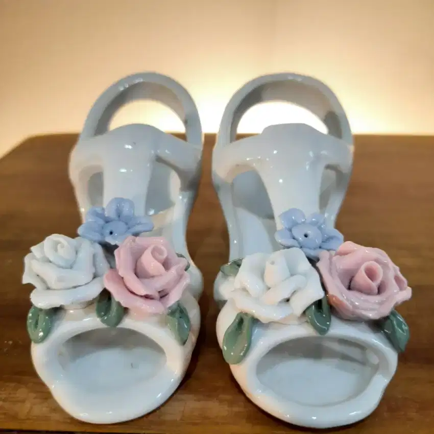 Sendal Sepatu Bunga Mini Pajangan Antik Keramik Dekorasi Rumah Ruang