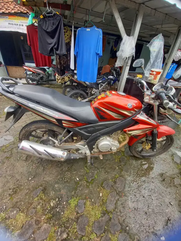 Di vixion old 2015 dengan kondisi normal siap pakai
