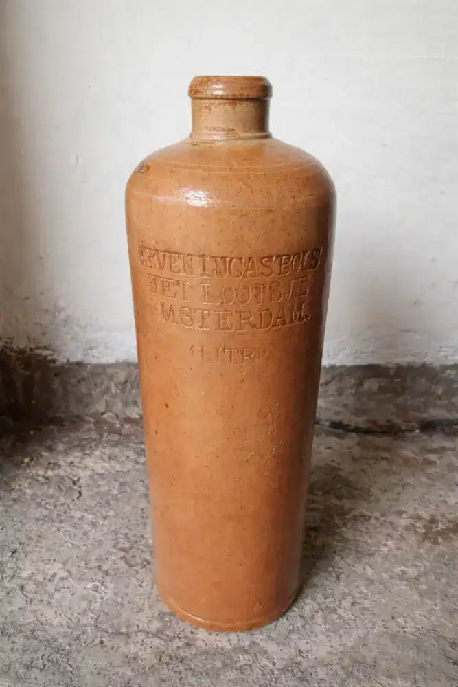 Barang antik botol jaman dulu