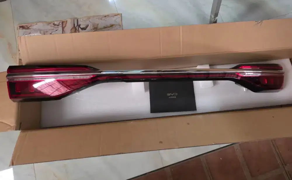 Stoplamp taillight trunklid bagasi byd m6 minus