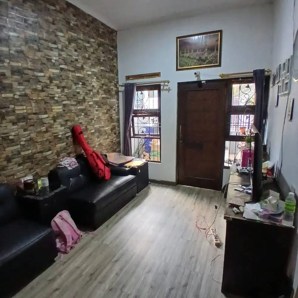 jual rumah full furniture, di lantai 2 ada studio band pribadi