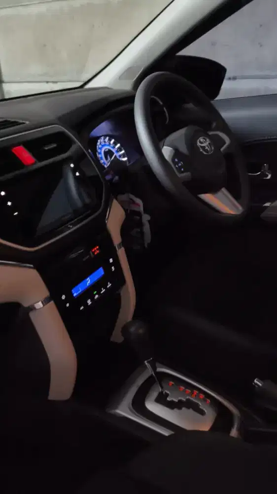 dijual Toyota rush G matic 2024 silver