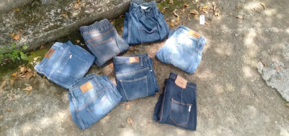 Di jual yg minat dan butuh celana jeans cew 7 buah. Ukuran 30  murah