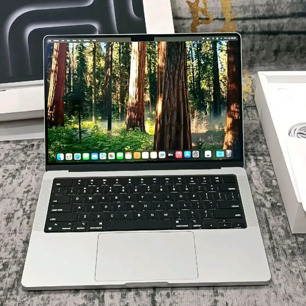 MacBook Pro 14 M4 2024 16GB 512GB Silver Like New Garansi ON NOV 2026