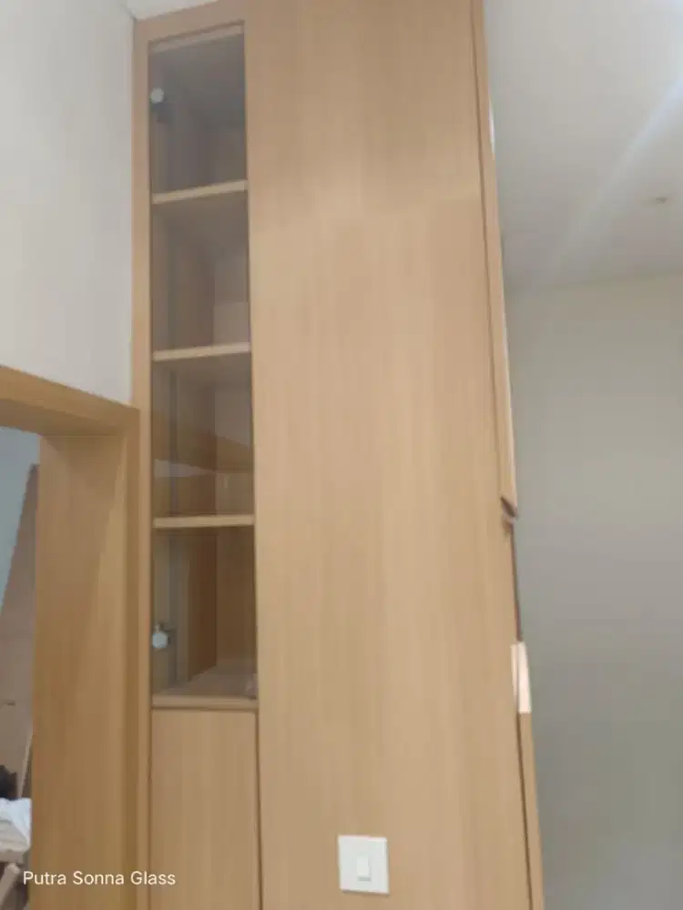 Pintu kaca engsel sendok